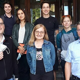 Prof. Dr.  Mikhail Chamonine (2.v.l.) mit seinem OTH-Team und den slowenischen Kollegen (v.l.) Gašper Glavan, , Izidor Straus, Inna Belyaeva, Prof. Dr. Irena Drevenšek-Olenik, Luka Hribar, Gaia Kravanja, Prof. Dr. Matija Jezeršek.
