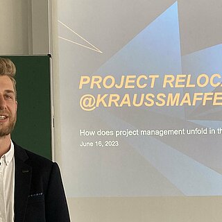 Andreas Mühlbauer von der KraussMaffei Group bei seinem Gastvortrag Foto: Prof. Dr. Ulrike Plach